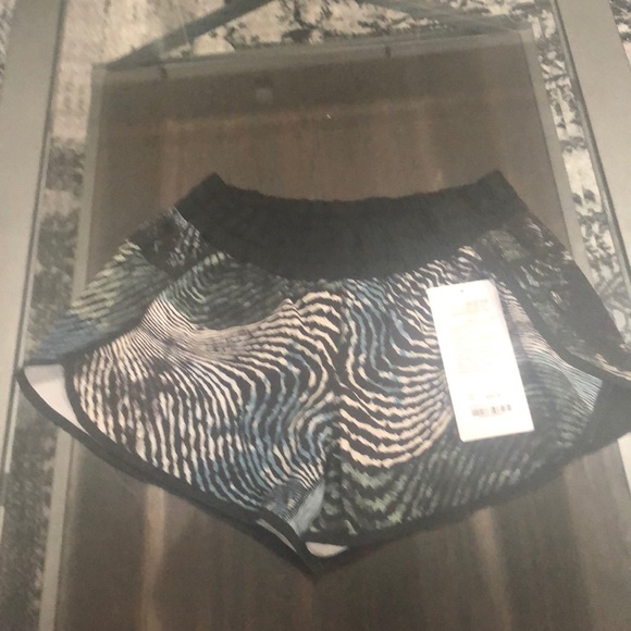 lululemon athletica Pants - Lululemon seawheeze Swirl tracker shorts 10